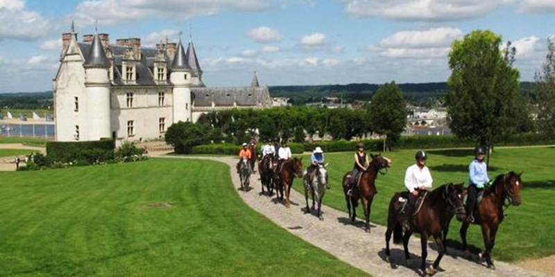 卢瓦尔河城堡骑马