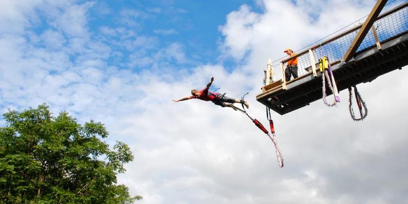 Saut à l'élastique / 蹦极