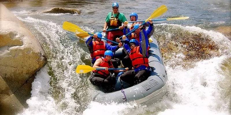 白水漂流Whitewater rafting